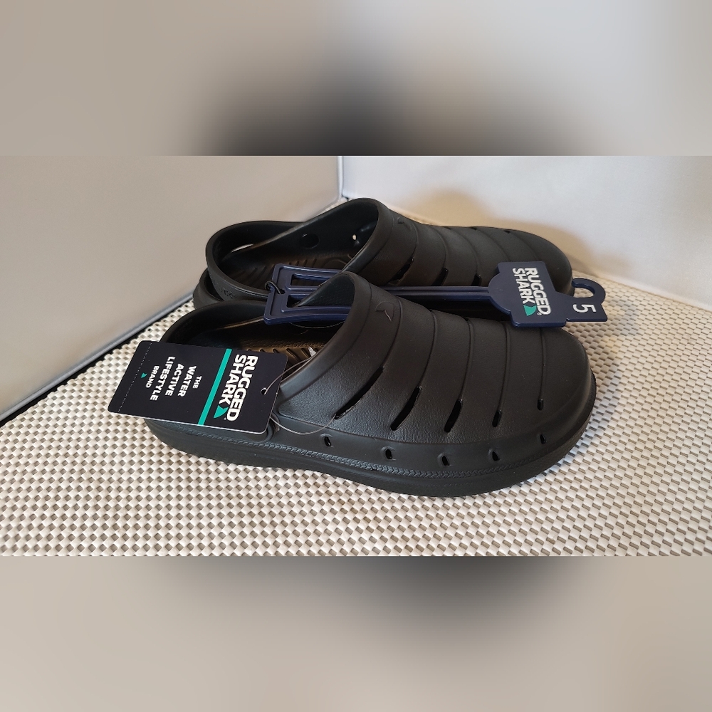 Rugged Shark Boys Size 5 Eva Clogs Black NWT